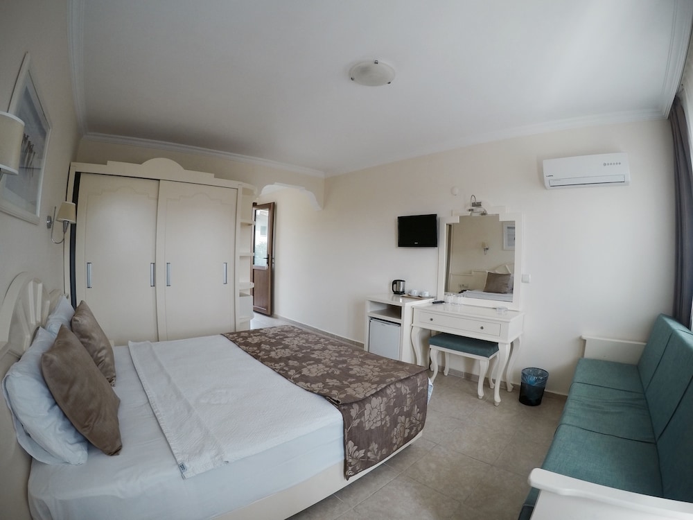 UNSAL HOTEL 9/45