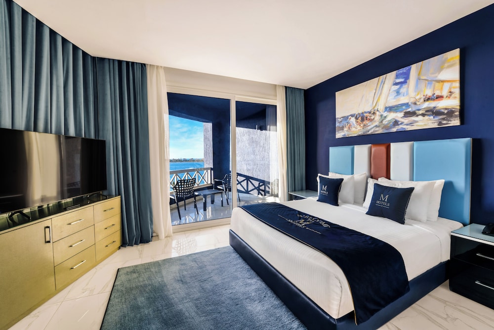 1 Bedroom, Superior, Suite, Queen Bed, Sea View, Ground Building، M Hotels at Porto Marina 3/4