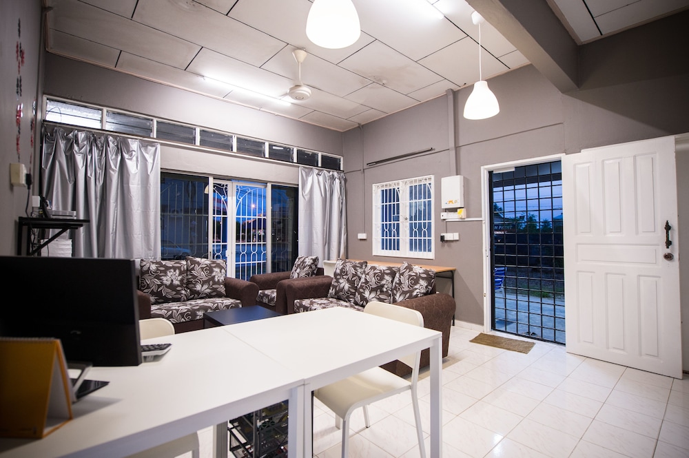 Kemaman Lodge & Cafe - Hostel 4/12