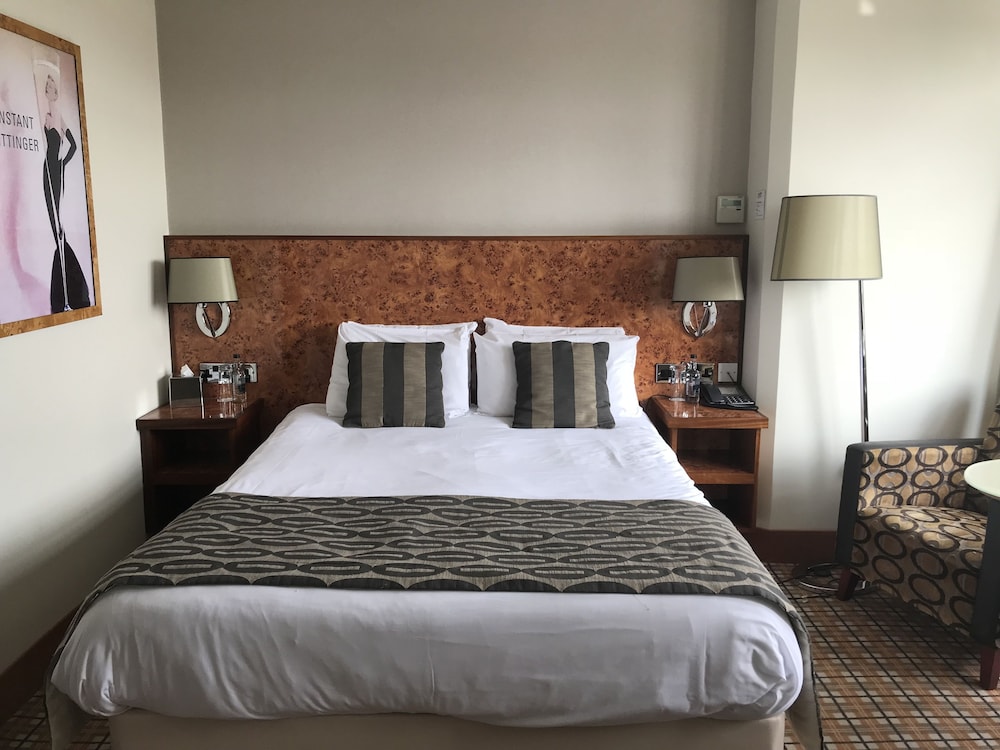 Pier Hotel 16/50