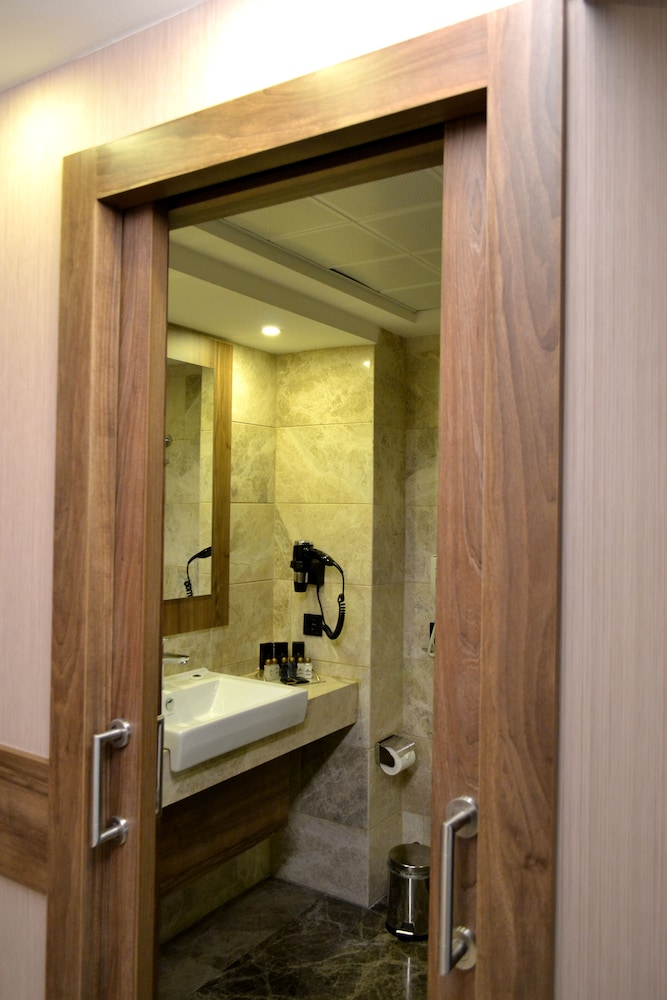 Engin Otel 28/30
