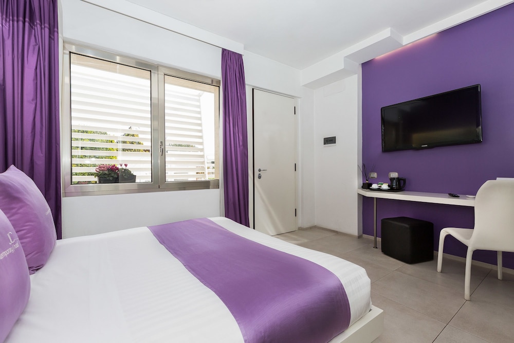 DELUXE, DOUBLE BED