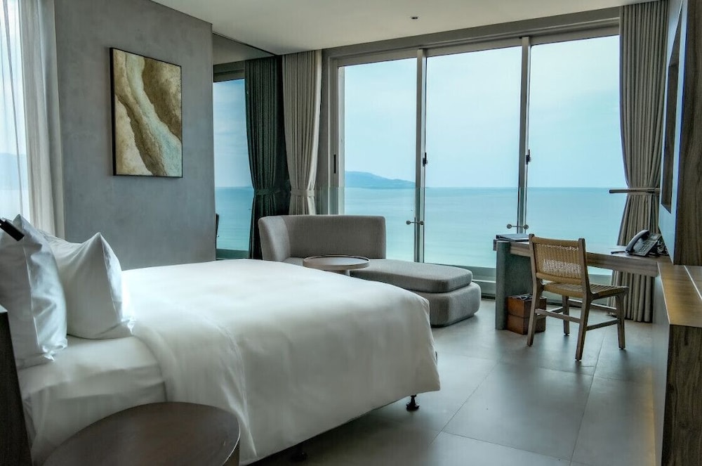 Deluxe, King Bed, Ocean Front، M Hotel Danang 2/4