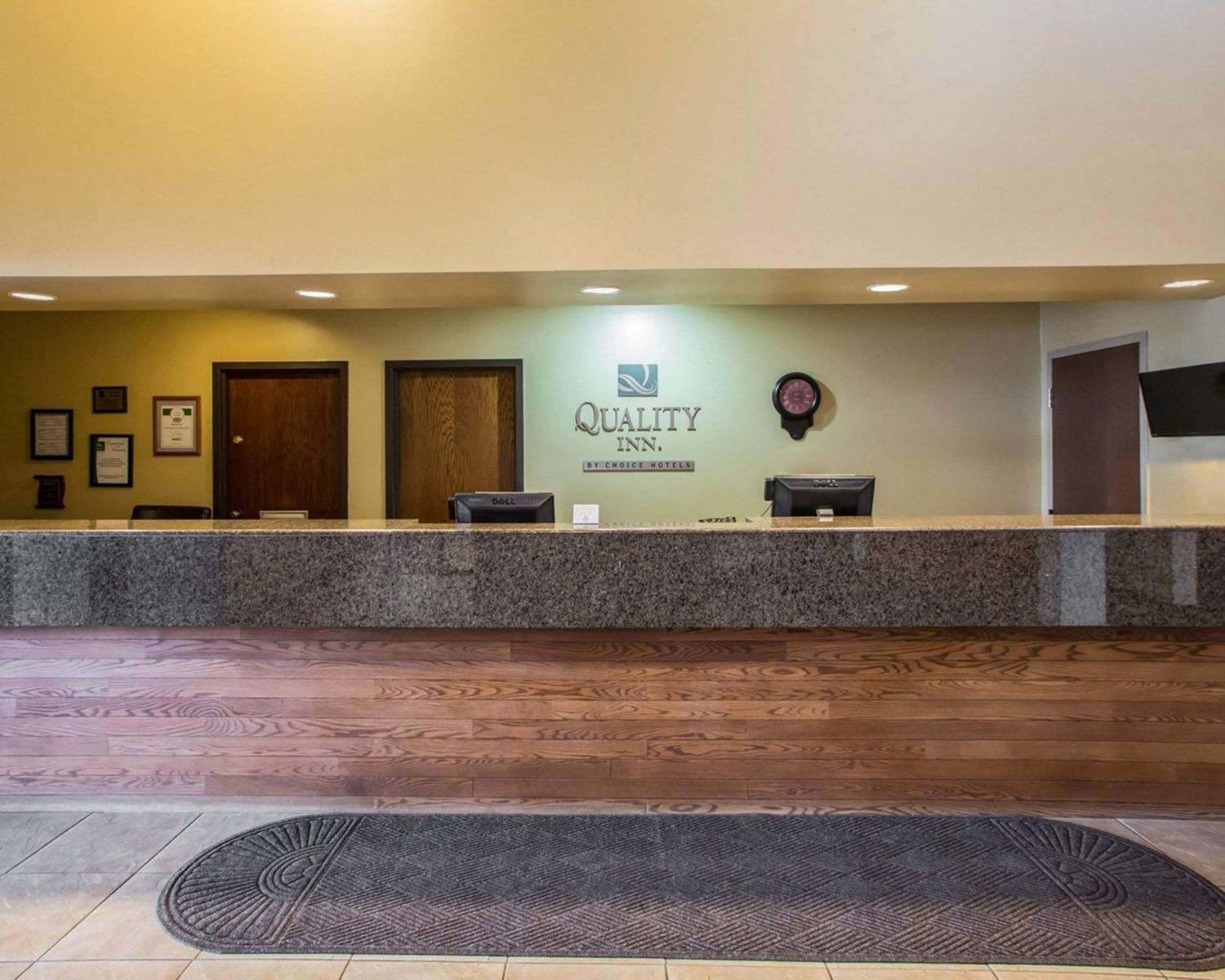 AmericInn by Wyndham Marshfield 4/13
