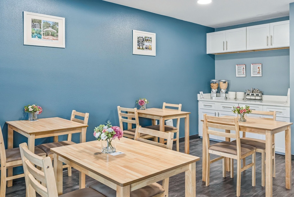 Baymont by Wyndham Ocala Suites 38/60