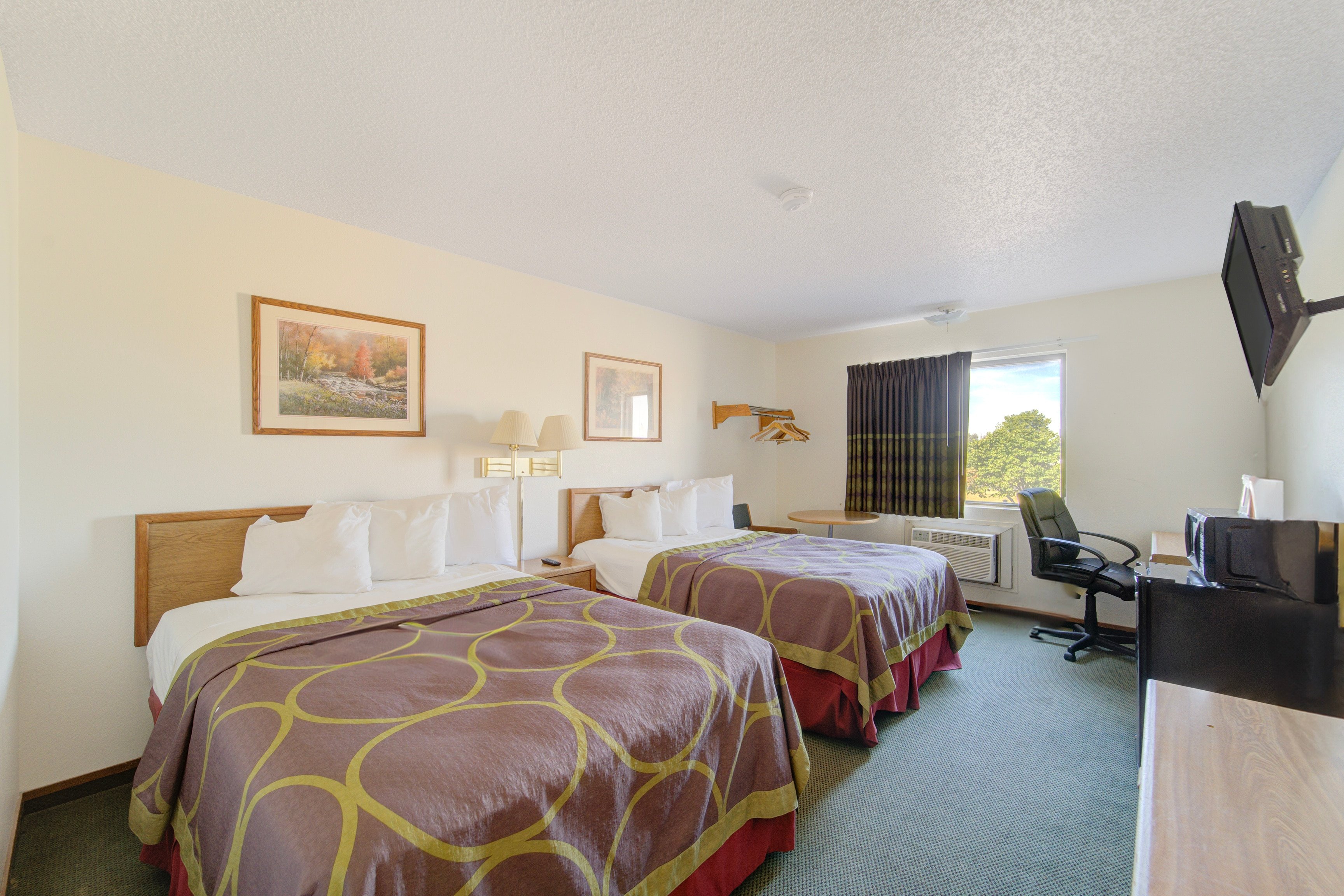 Capital O Amerihost Inn and Suites Kingdom City Hwy 54 MO 27/54