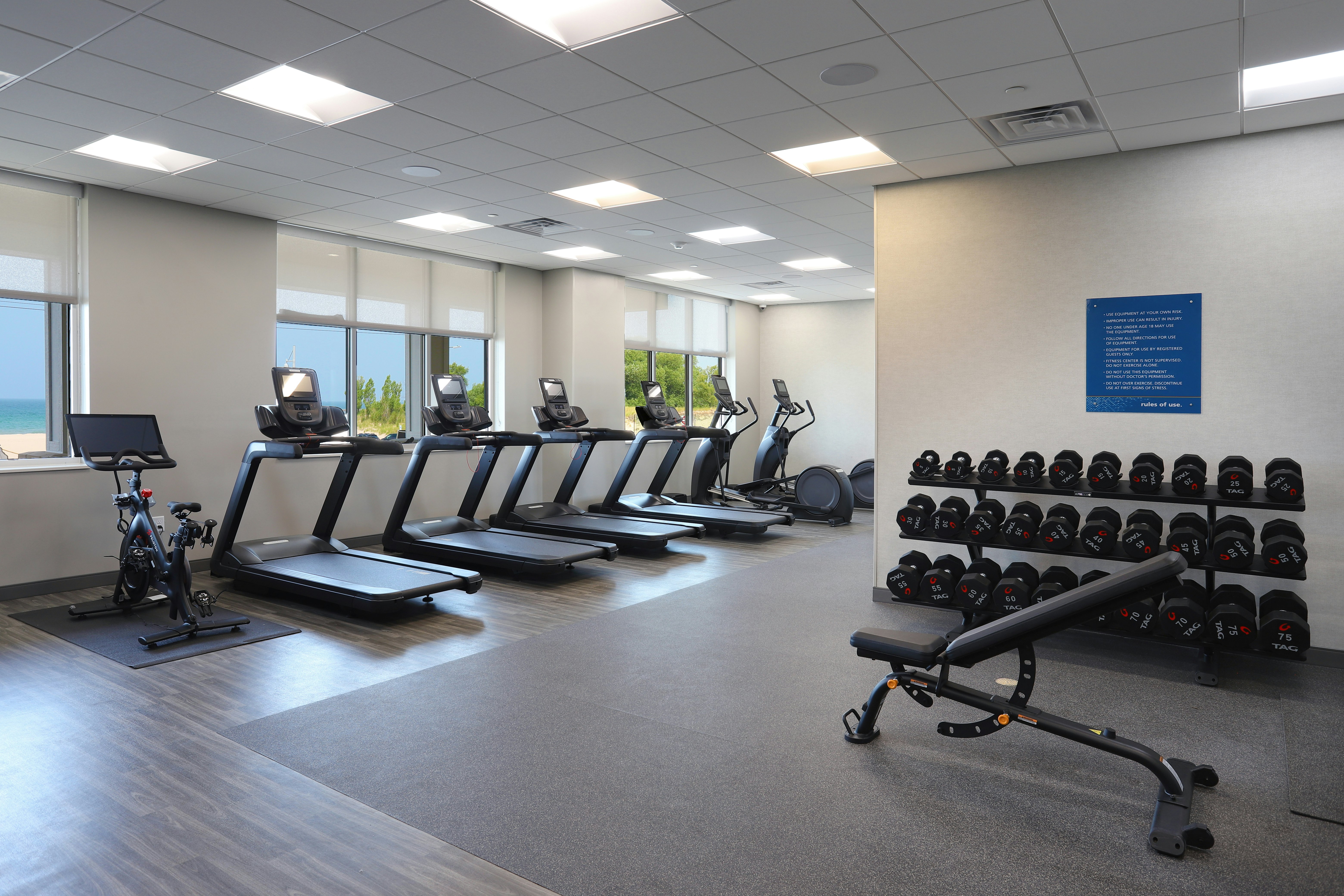 Hampton Inn & Suites Manistee Waterfront 8/23