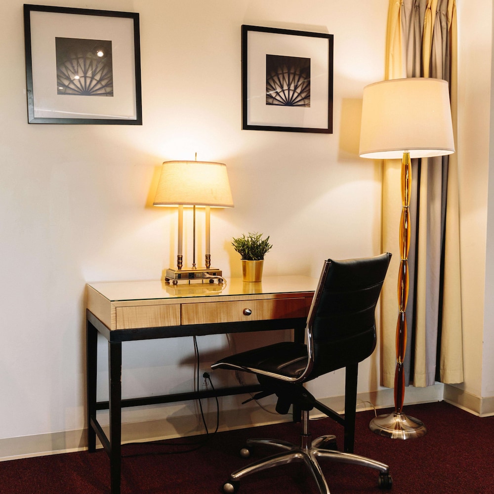 Stamford Suites Hotel 23/43