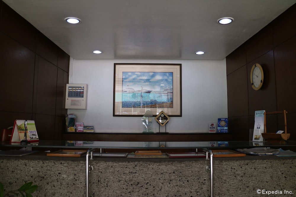 Harbor Town Hotel 5/50