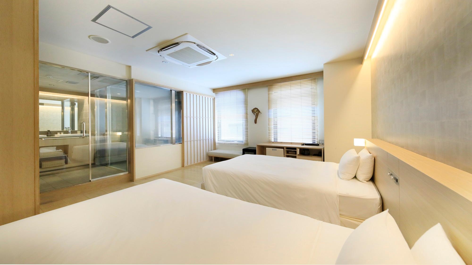 Twin Beds, Outdoor Bath