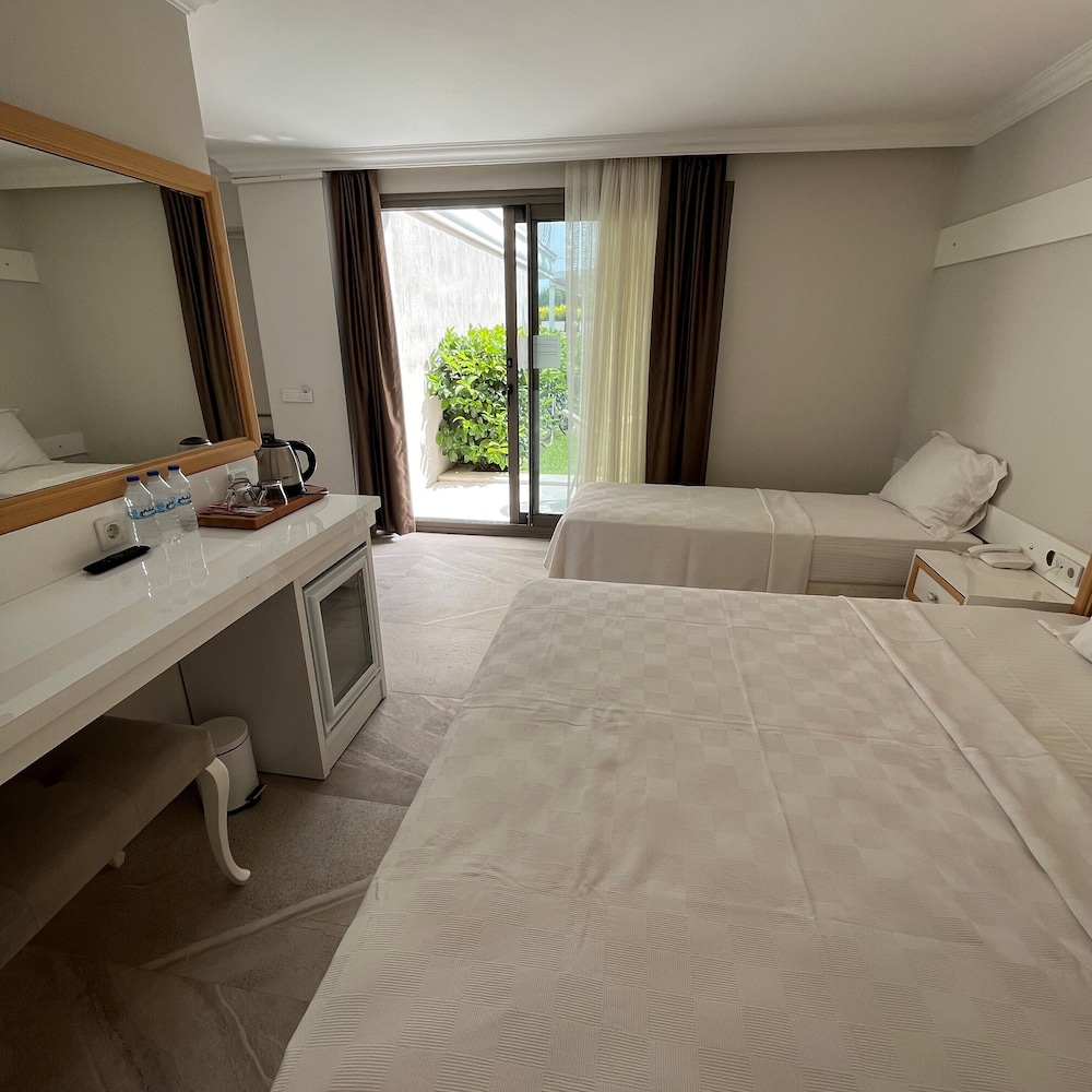 As Hotel Cesme 50/50