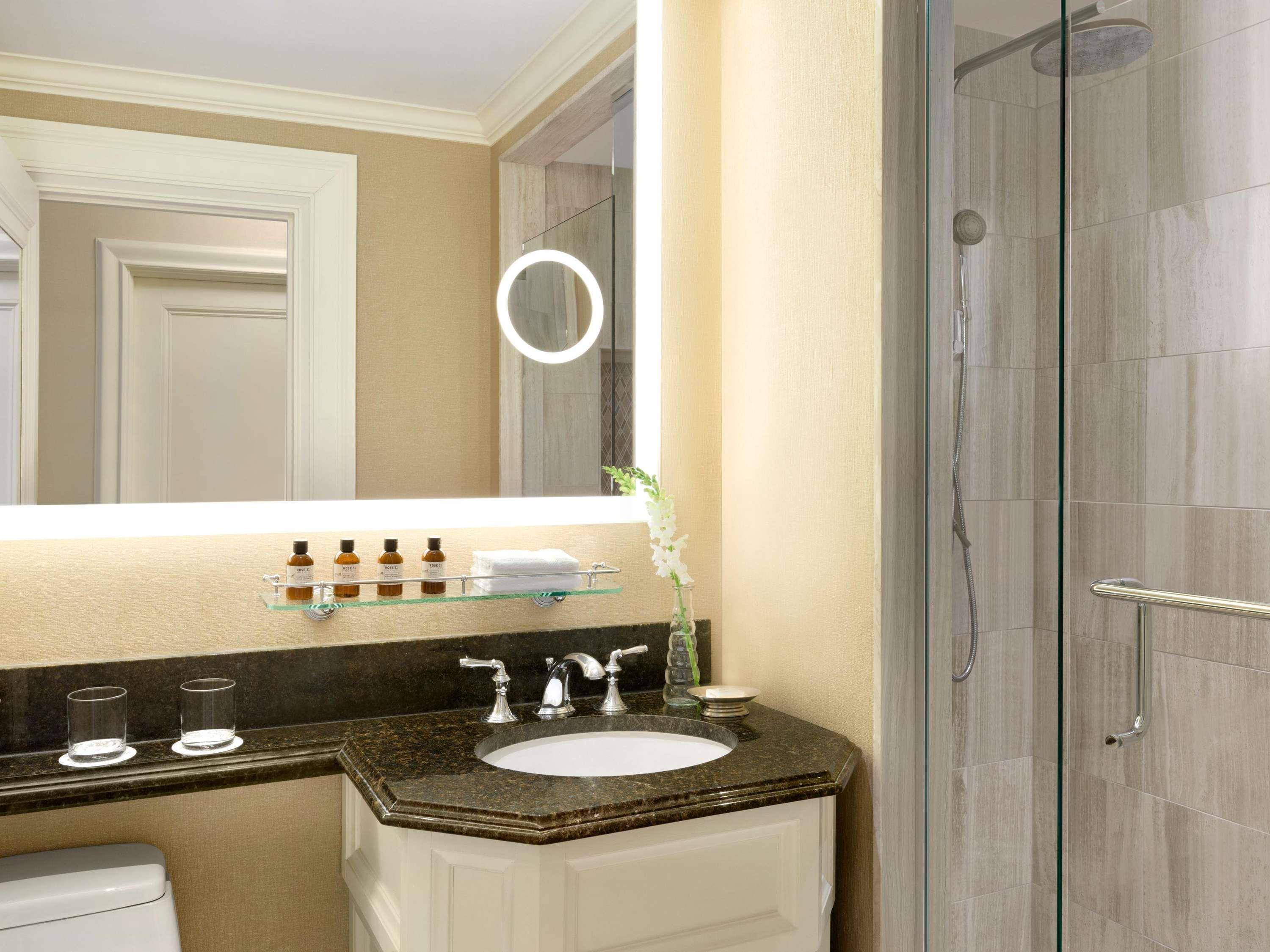 Exclusive, Fairmont Gold, King Bed, Lounge Access، Fairmont Chateau Laurier 2/3