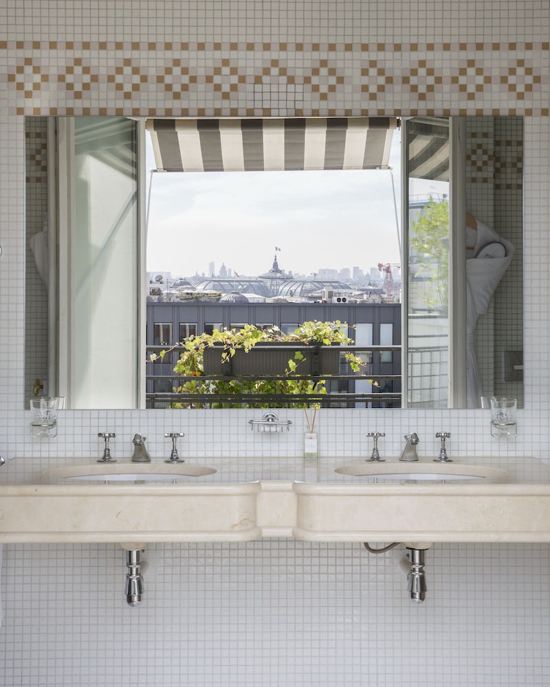 Hotel Lancaster Paris Champs Elysees in PARIS