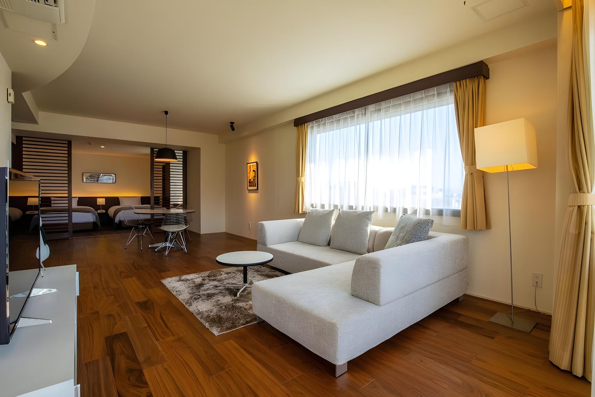RESIDENCE, SUITE, CORNER, SMOKING