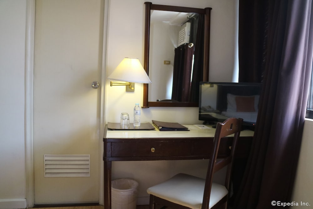 Harbor Town Hotel 49/50