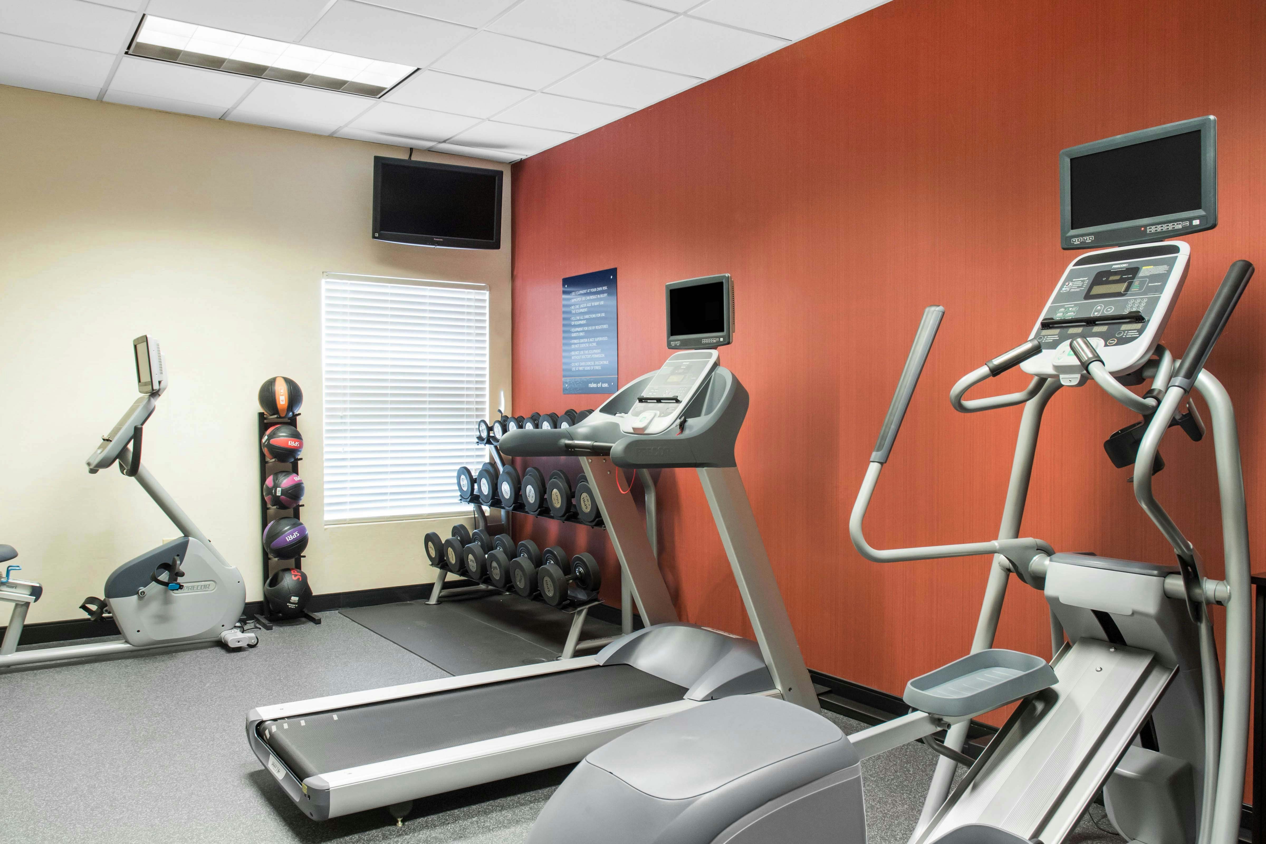 Hampton Inn Douglas 24/50