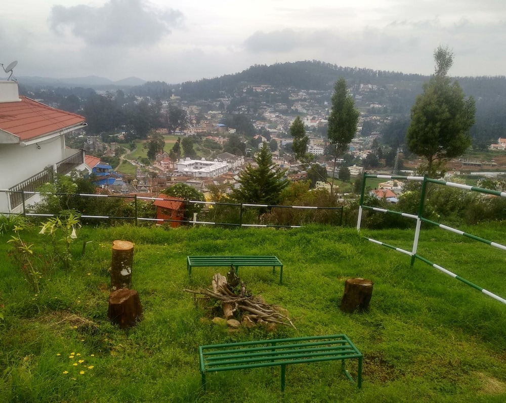 BERRY HILLS RESORT 24/28