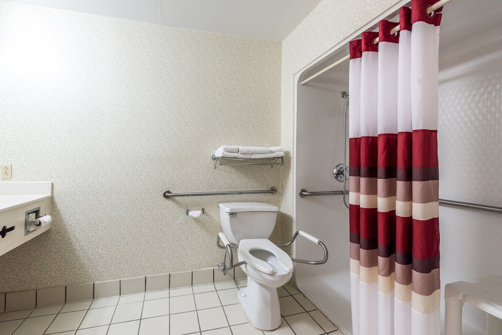 Red Roof Inn and Suites Knoxville East 10/42