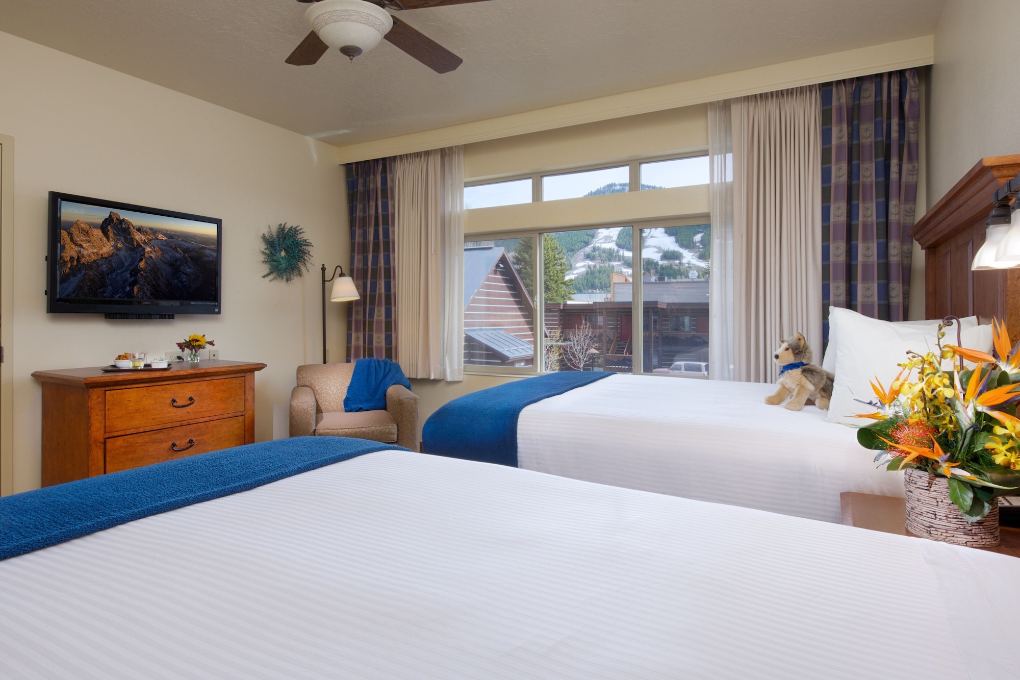 Connecting, 2 Queen Beds, Stair Access Only