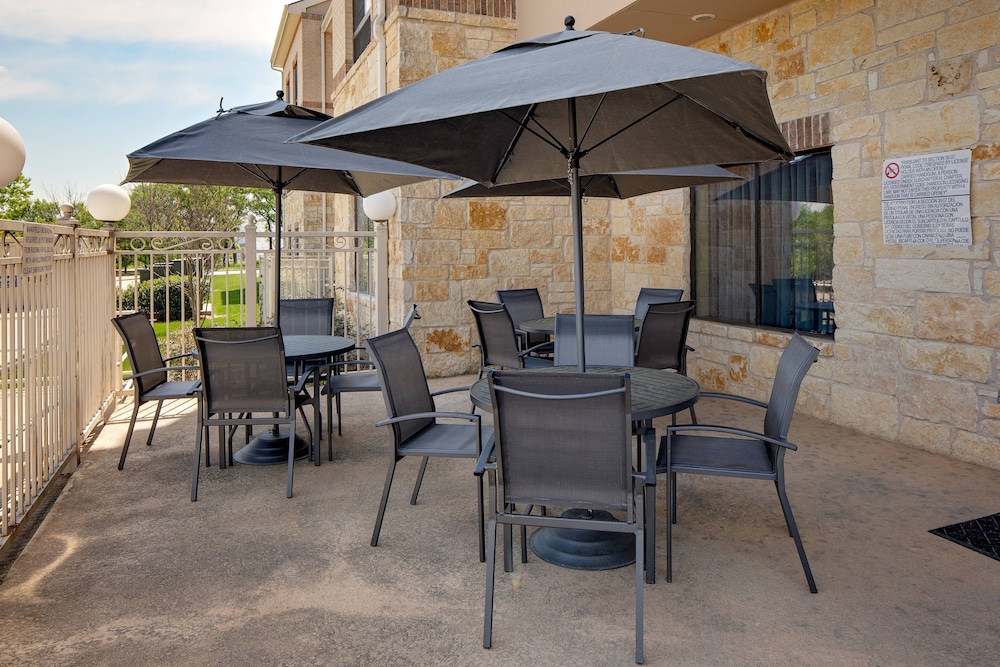 Fairfield Inn Suites By Marriott Dallas Mansfield 26/32