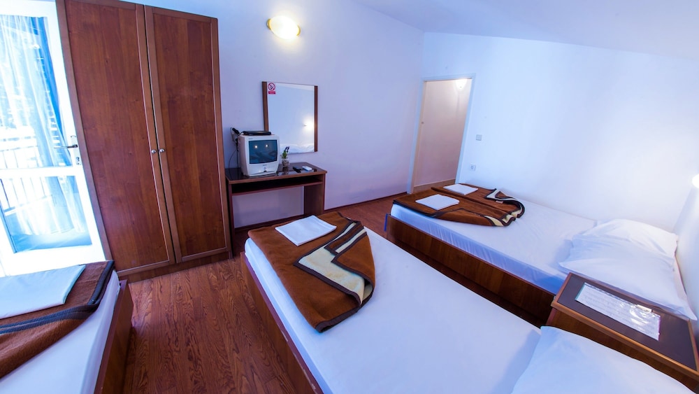 Beach Hotel Croatia 12/50