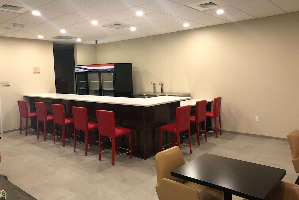 Hawthorn Suites by Wyndham Monahans 12/15