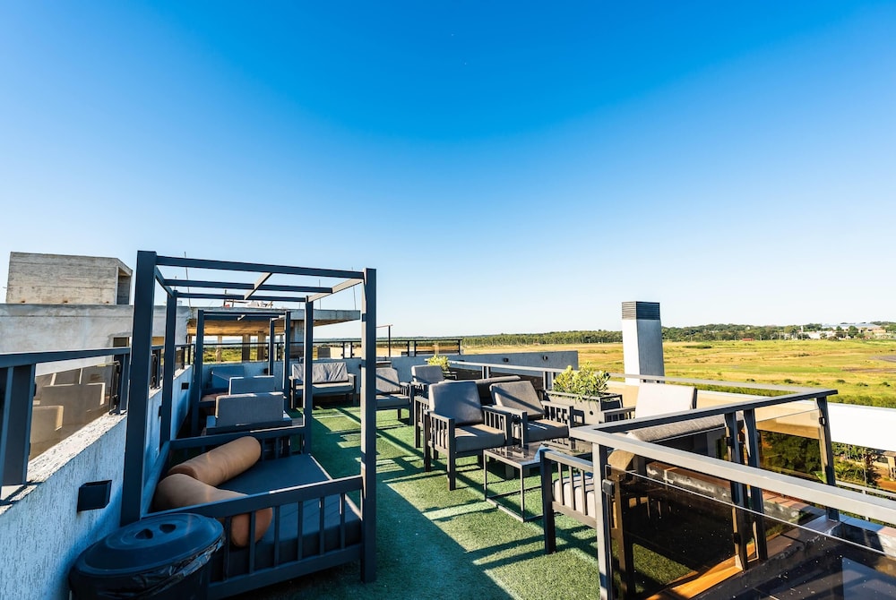 Ramada Suites by Wyndham Asuncion Aeropuerto 55/60