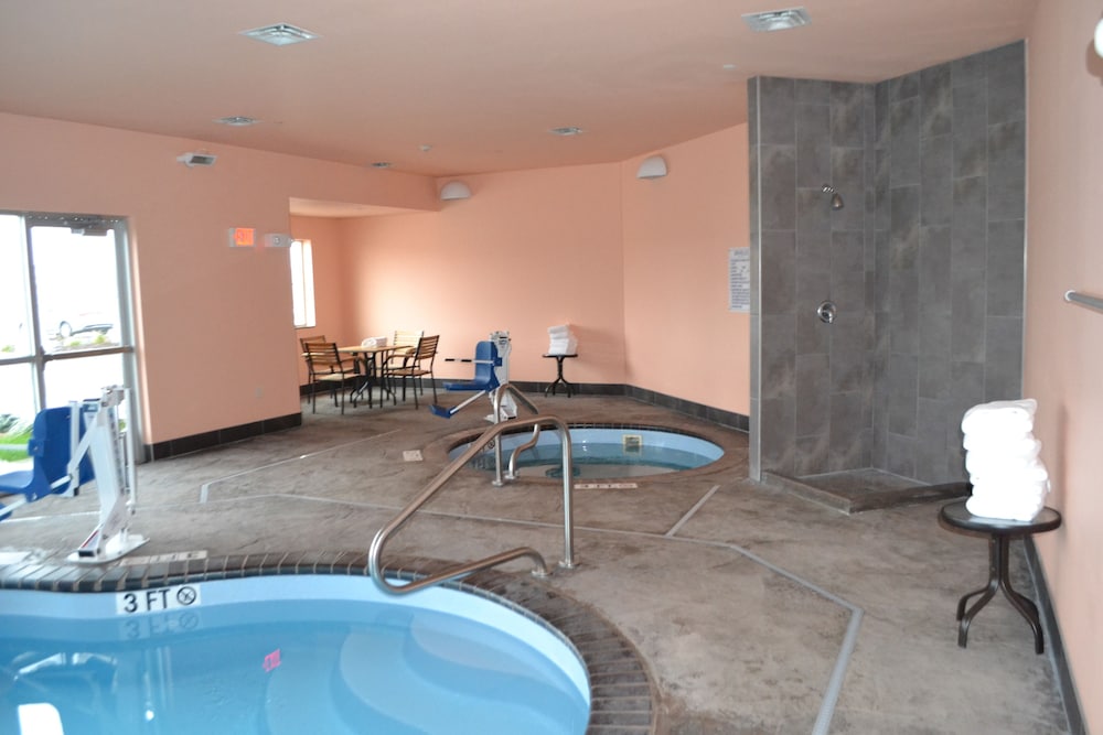 Baymont by Wyndham Grand Forks 26/43