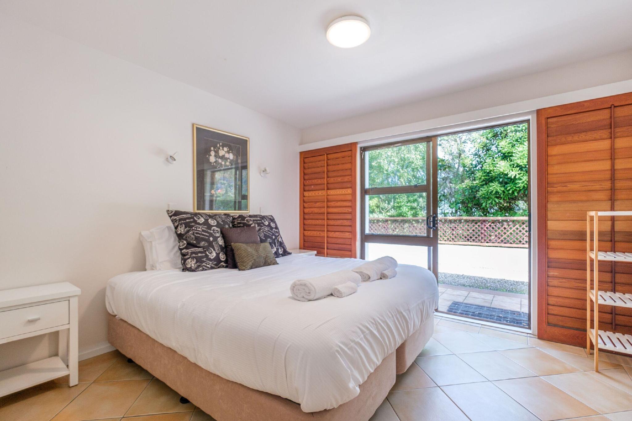 3 Bedrooms, Courtyard, Apartment, 2 Bathrooms
