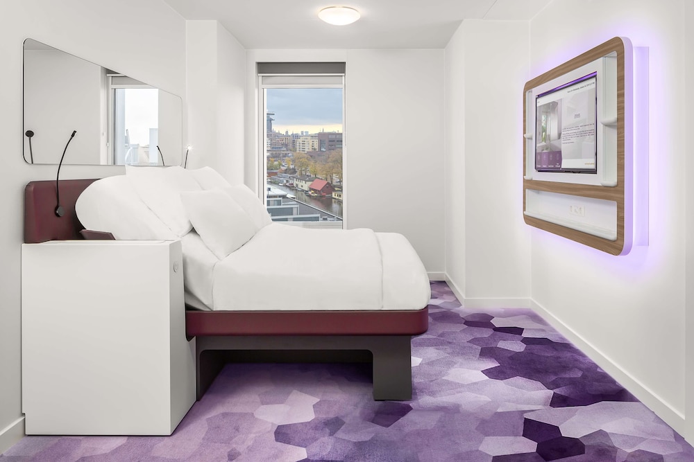 PREMIUM, QUEEN BED, HIGH FLOOR