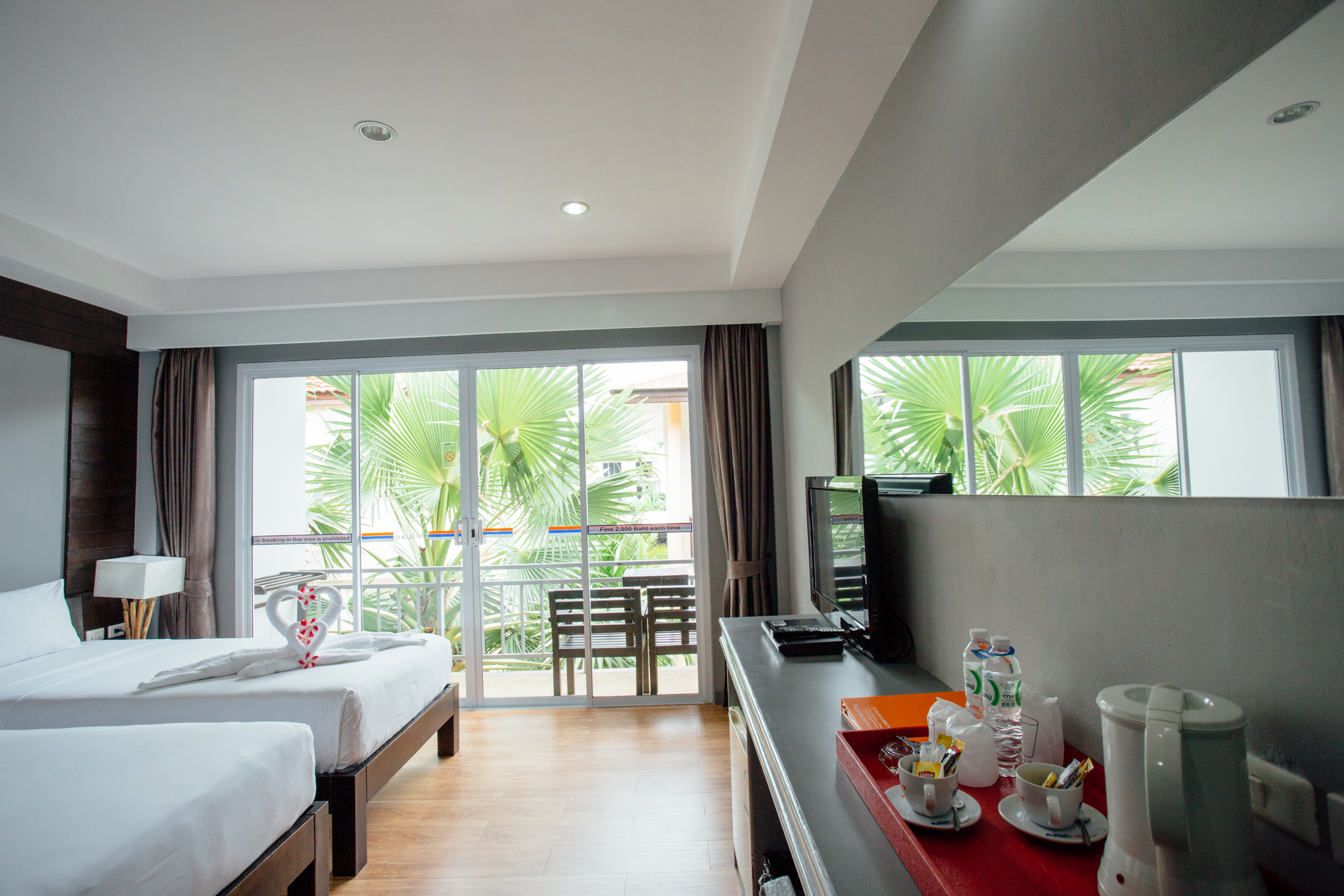 Ark Bar Beach Resort 48/64