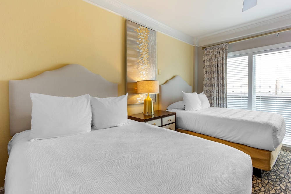 SUITE, 2 DOUBLE BEDS