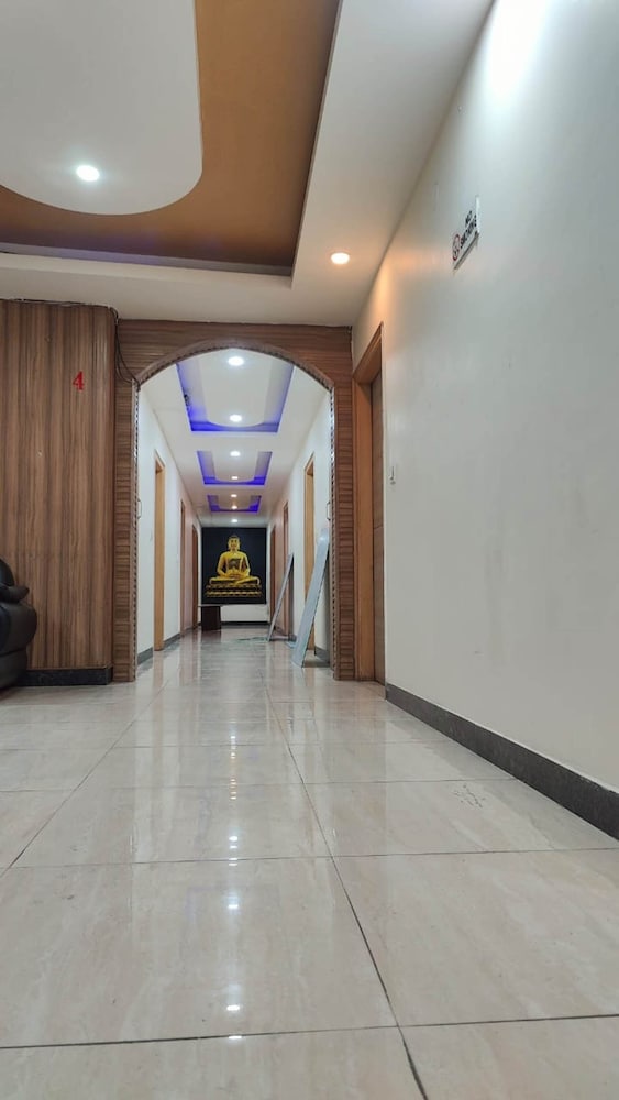 Airport Hotel Mahal 7/50
