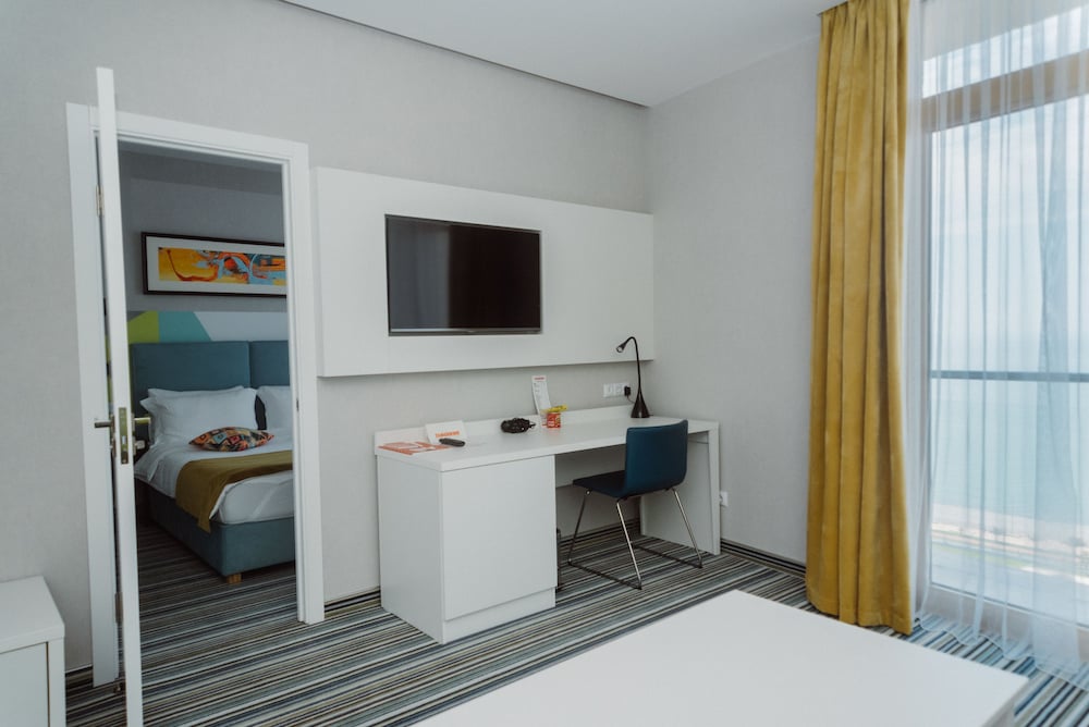 1 Bedroom, Family, King Bed, Sea View, Sofa