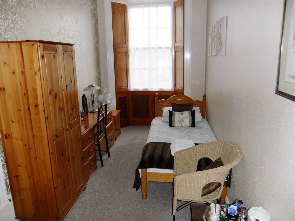 College Guest House 27/37