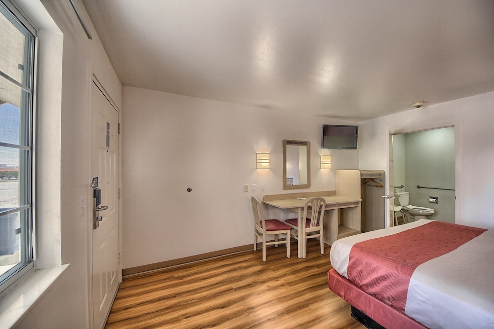 Motel6 Kerrville, TX 23/42