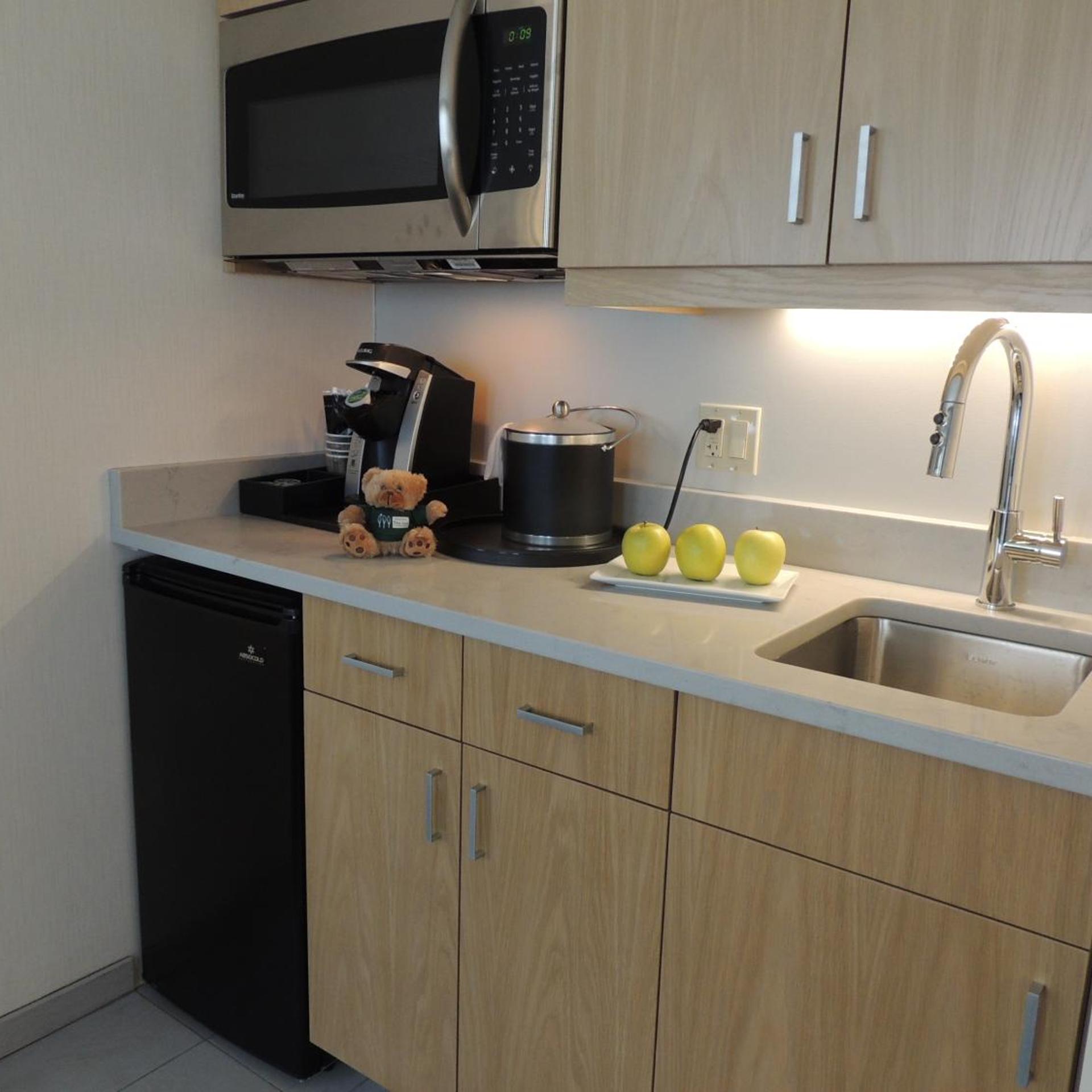 غرفة بسرير مزدوج، The Inn at Longwood Medical 4/4