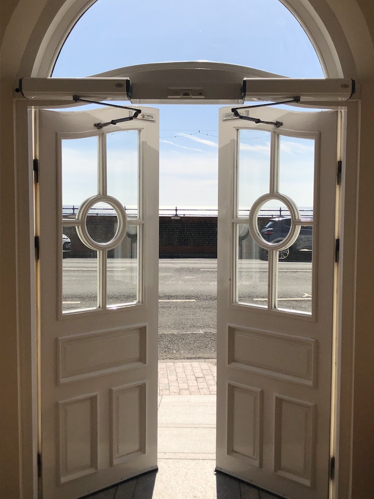 Eastbourne Riviera Hotel 33/64