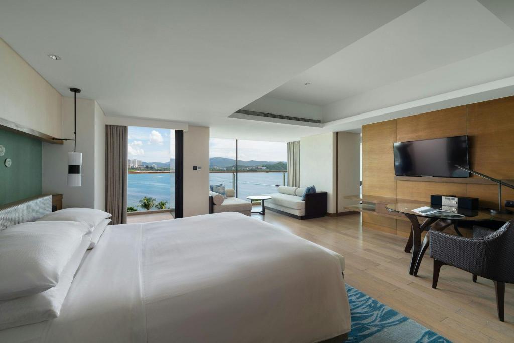 2 Bedrooms, Family Suite, Premier, Suite, Queen Bed, Ocean Front
