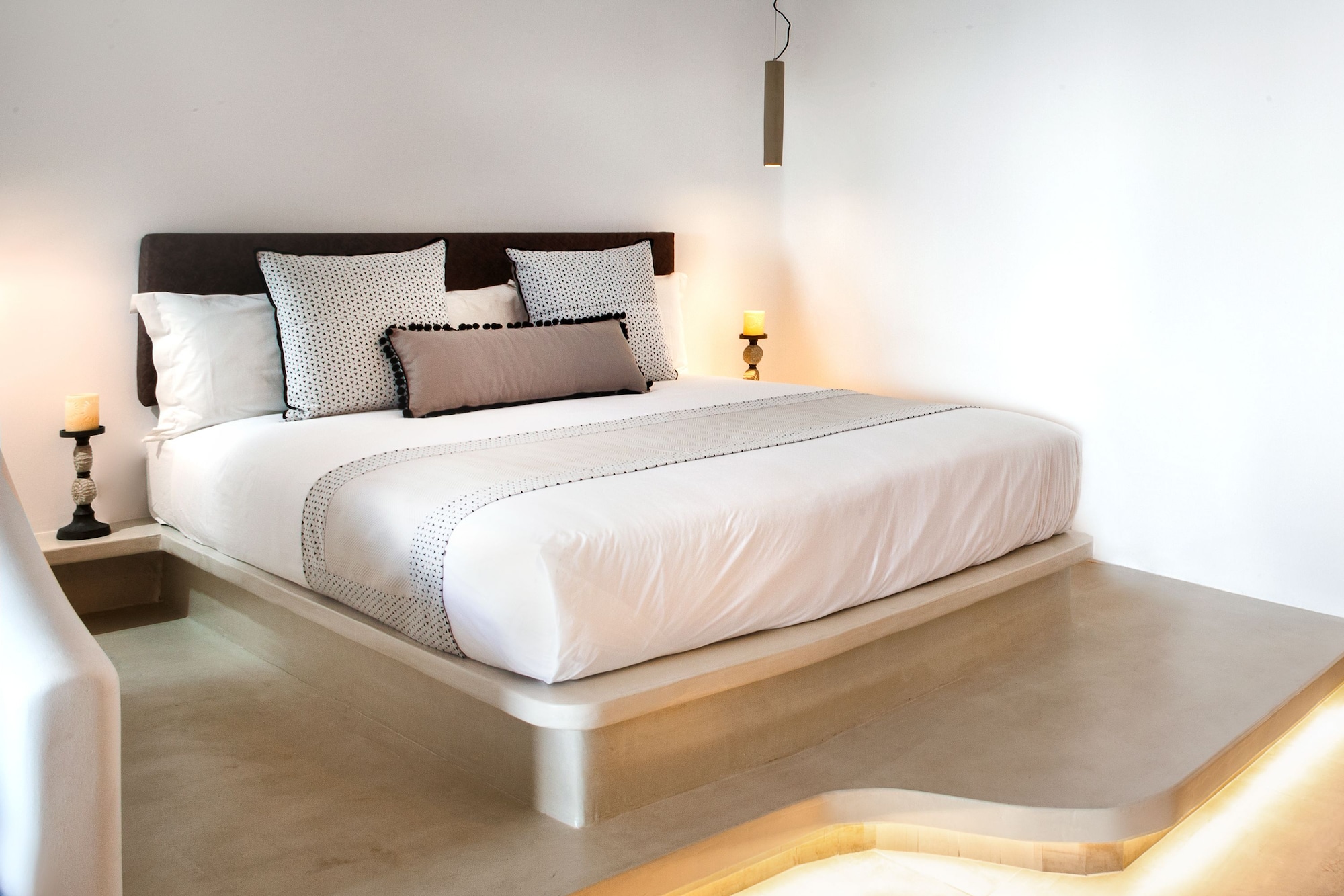 1 BEDROOM, SUITE, OUTDOOR JETTED TUB