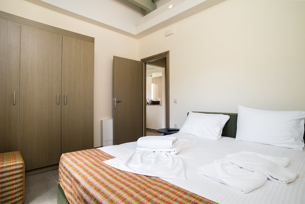 THREE STARS BEACH HOTEL 9/60