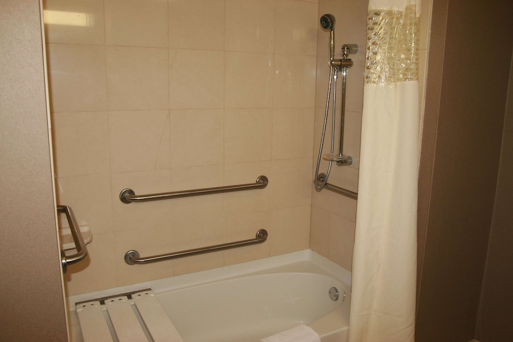 Hampton Inn Visalia 20/47