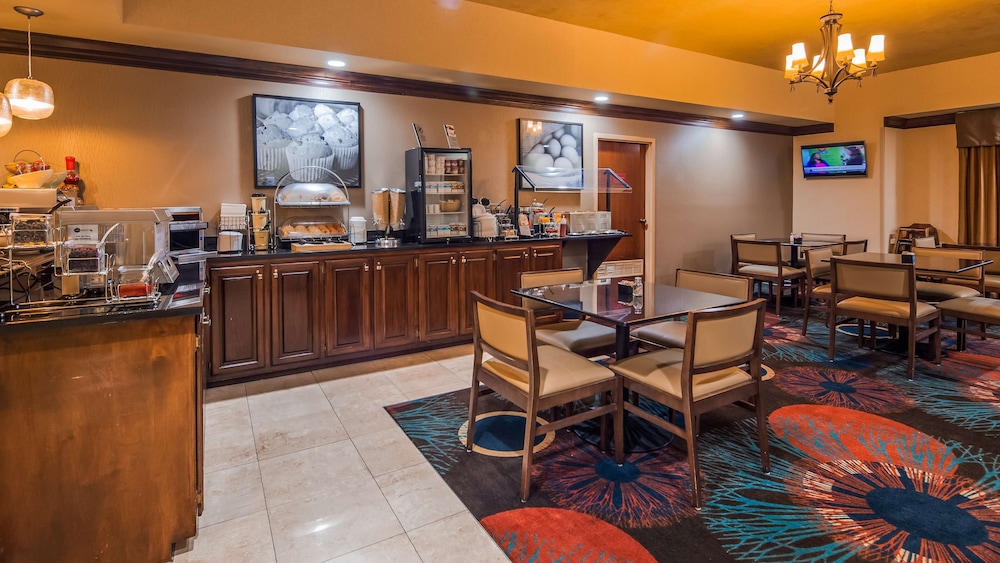 Wingate by Wyndham Greensboro/Coliseum 39/53