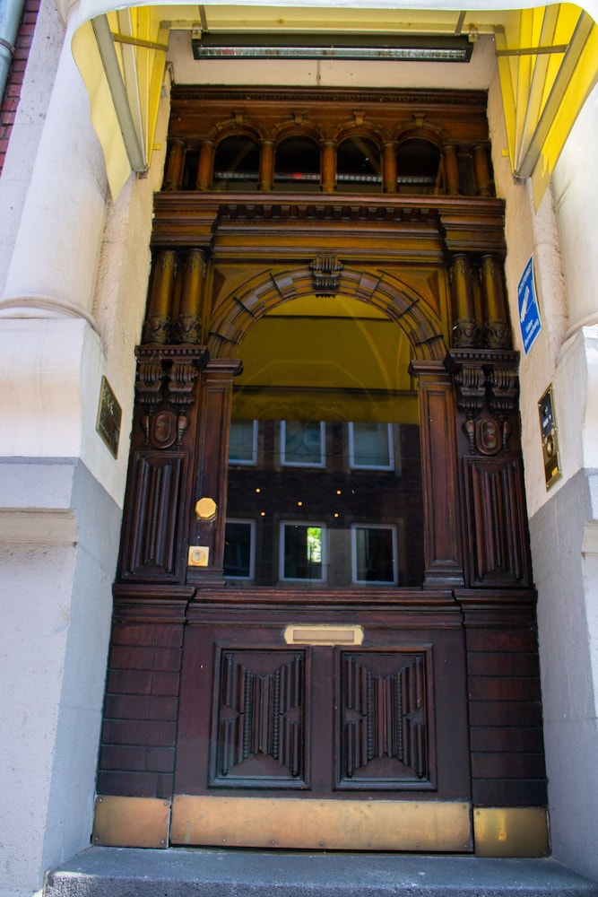 Hotel Stern 2/50