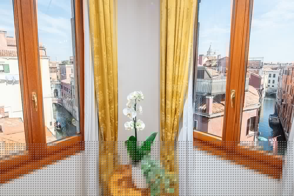 All Angelo Art Hotel 64/72