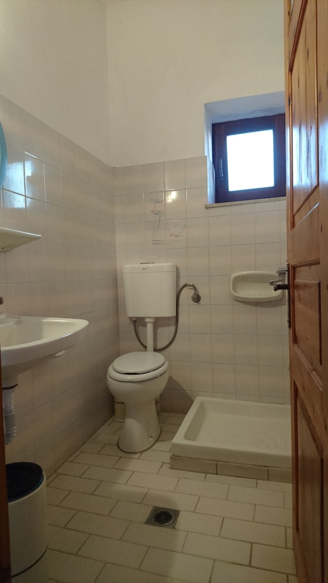 ROOM, SINGLE