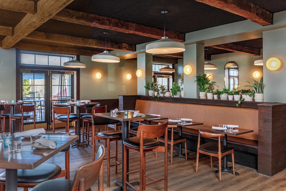 The Brunswick Hotel & Tavern 33/50