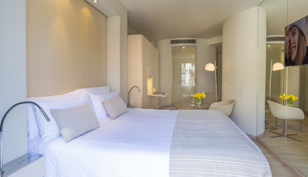 Cram Hotel 16/72