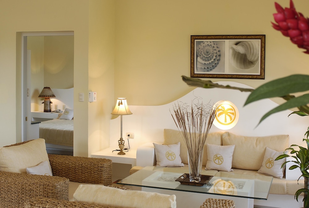 Lifestyle Crown Residence Suites 38/52