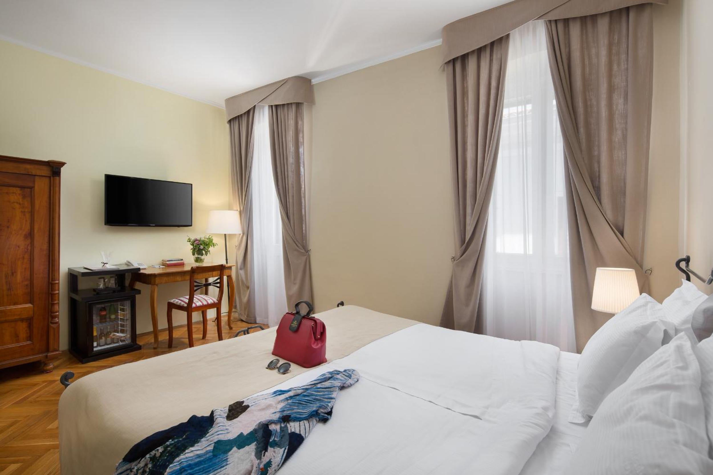 COMFORT, DOUBLE BED